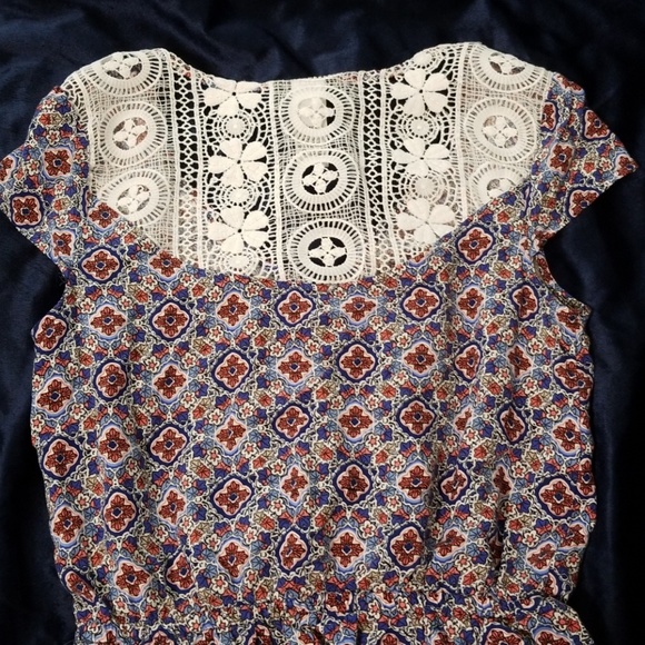 Cute floral romper !! - Picture 3 of 3